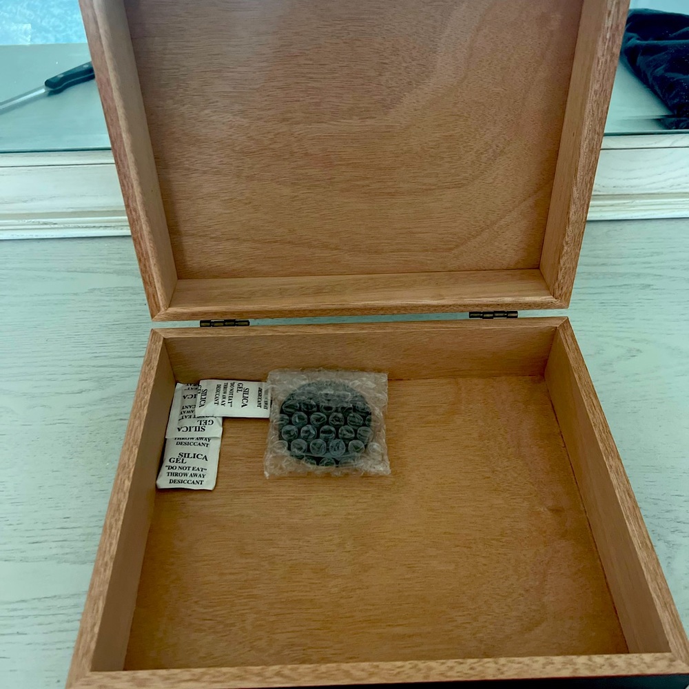 Mahogany 20 count humidor from Thompson Cigar